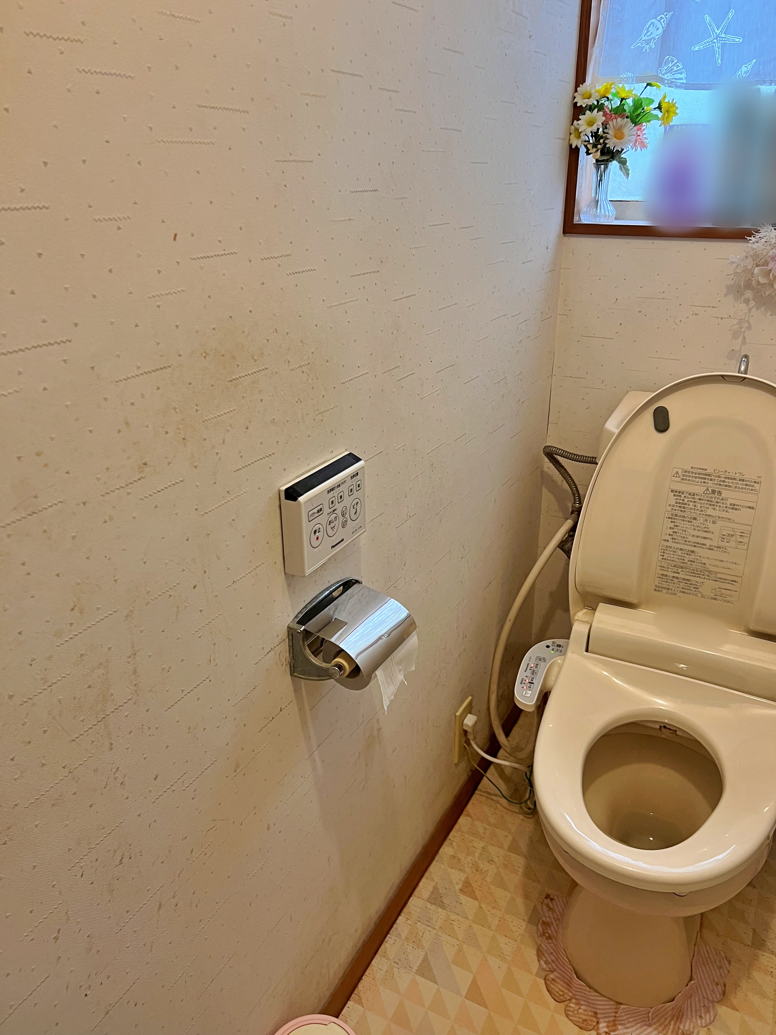 明るく清潔感あるトイレ空間になりました